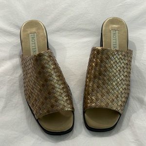 Trotters open toe woven leather mules